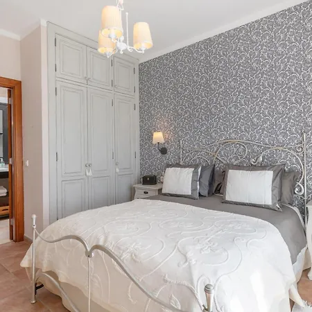 فيلة Buganvillas