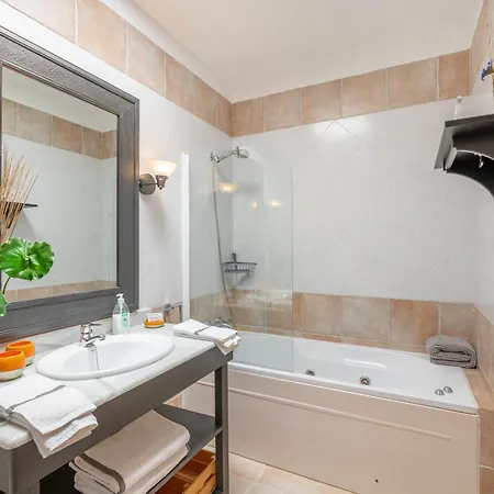 Buganvillas فيلة بلايا بلانكا