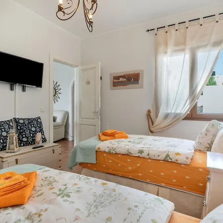 فيلة Buganvillas